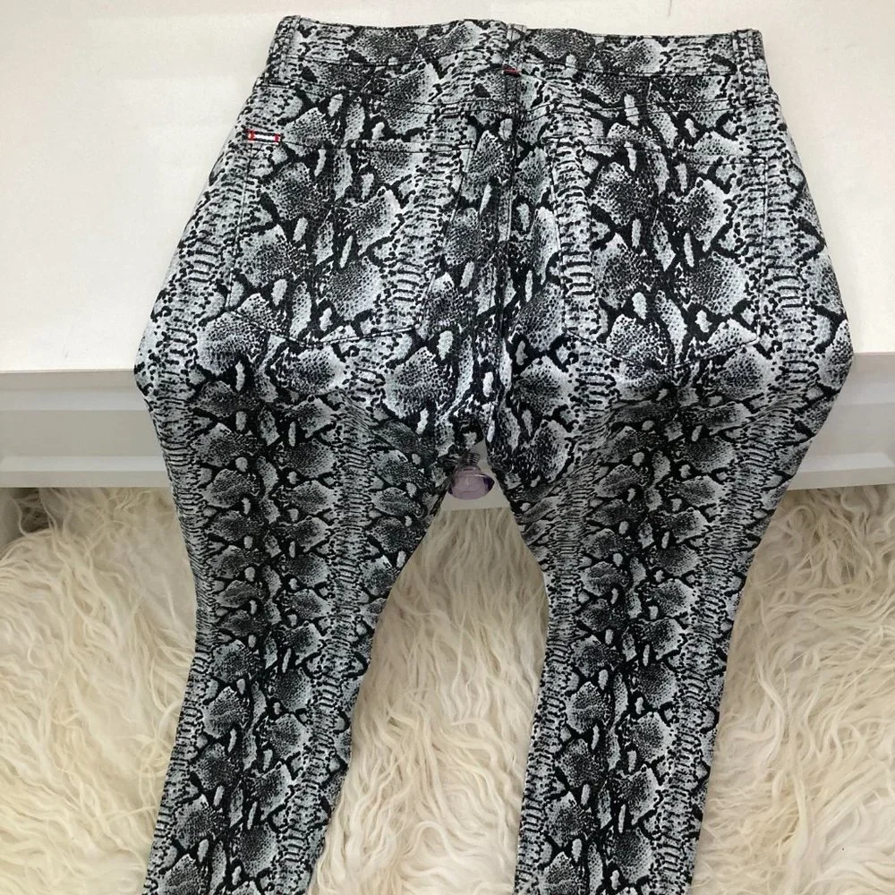 Alice and Olivia Good High Rise Skinny Jeans in Snake - Picture 11 of 13